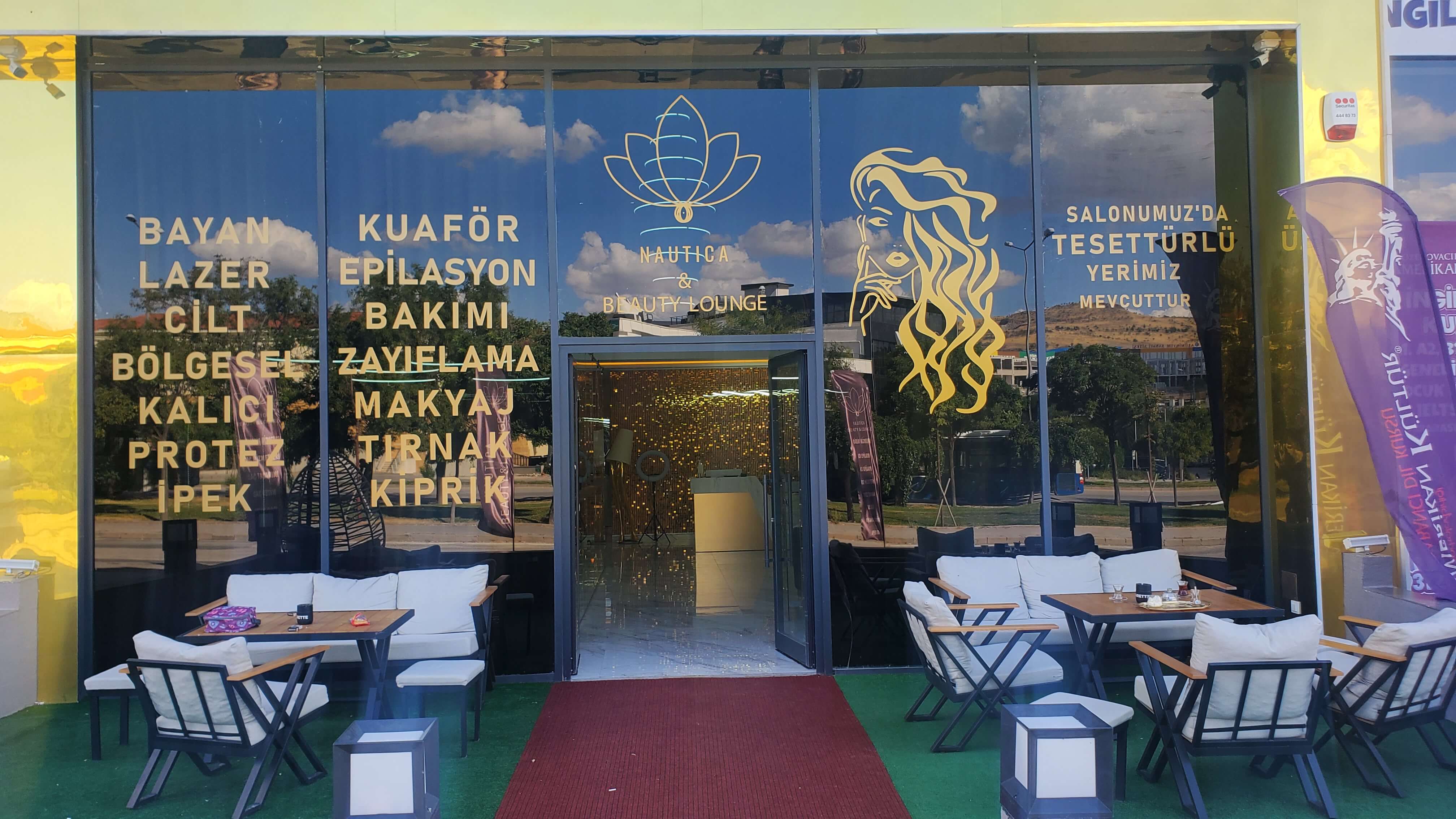 Nautica & Beauty Lounge